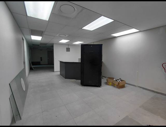 174M² OFFICE TO LET IN FOURWAYS